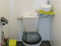 WiCi Mini, kleines platzsparendes Handwaschbecken für WC an Ablageplatte - Frau N (Frankreich - 85) - 1 auf 2
